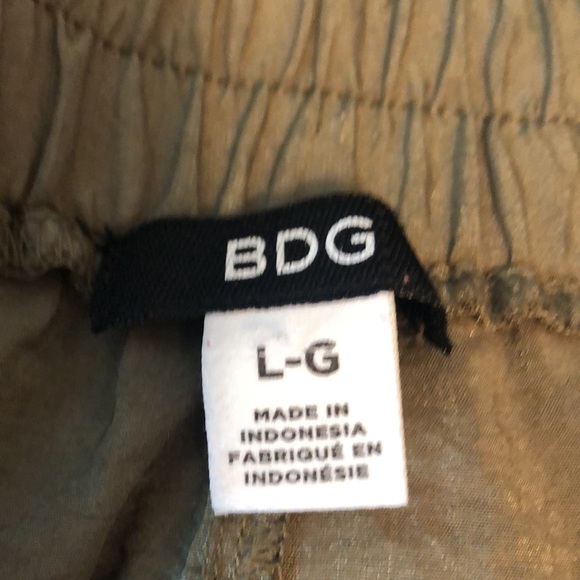 BDG Rayon Cargo Pants Size L Crop Olive Green #e44 - Picture 4 of 5